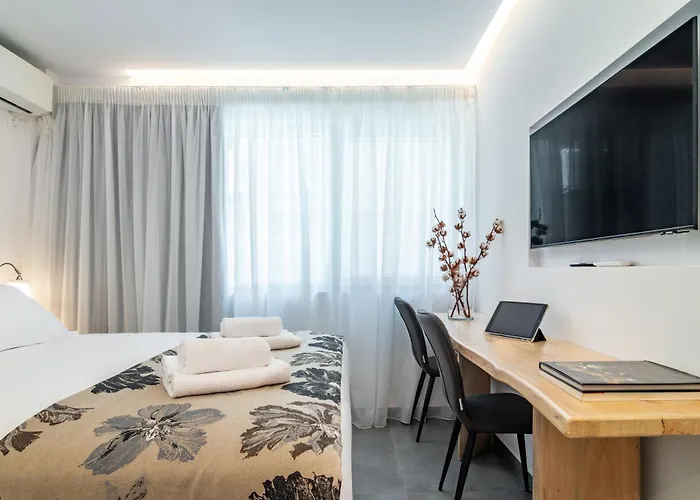 Cozy Central Apartment, Sofos
