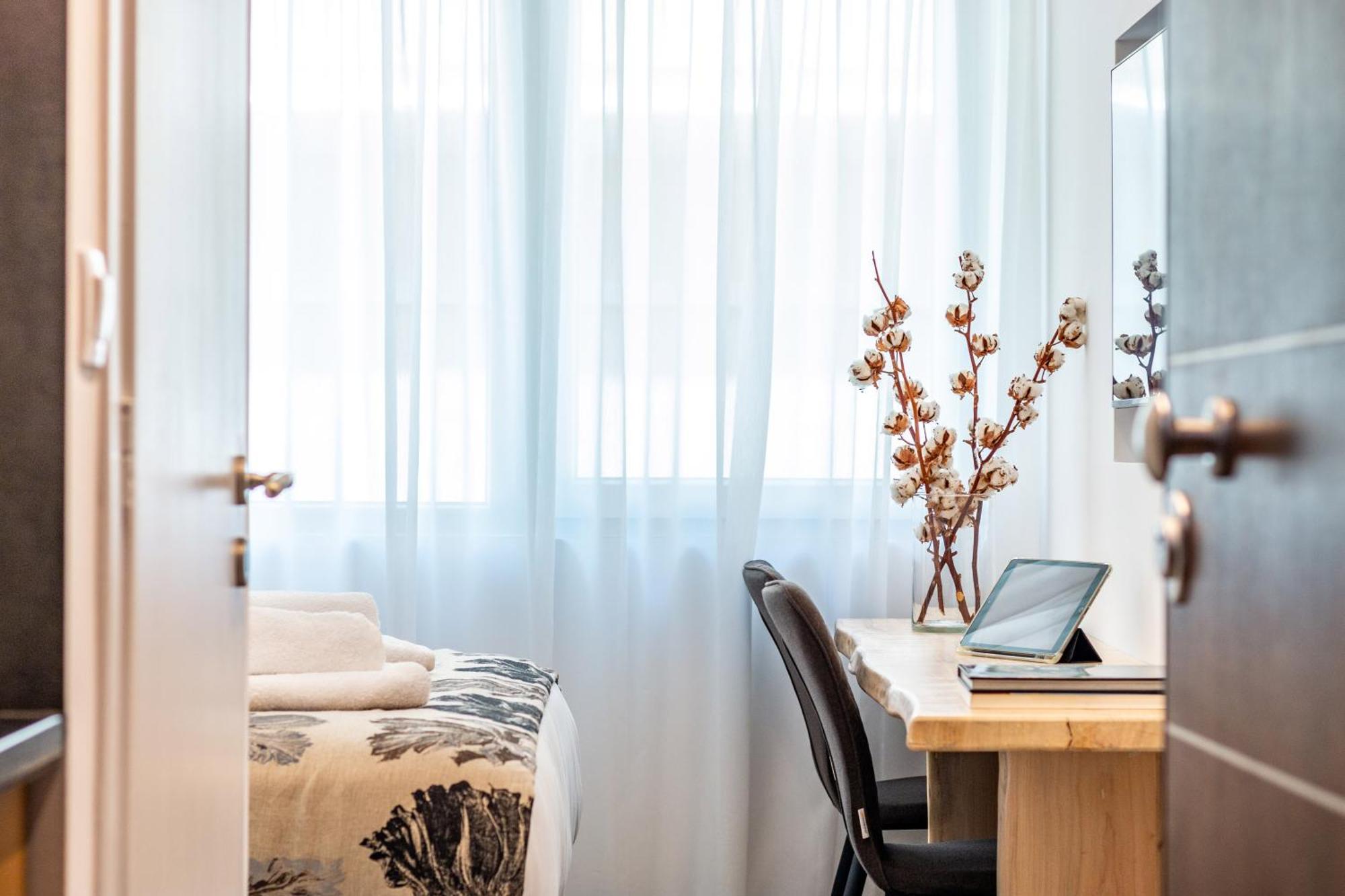 Cozy Apartment, Sofos